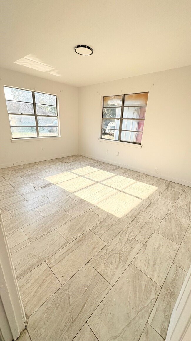 Foto del edificio - 2701 Brewster St