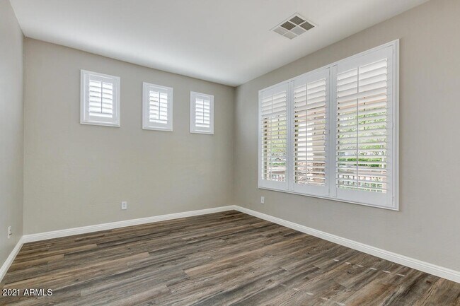 Foto del edificio - 15387 W Pershing Street