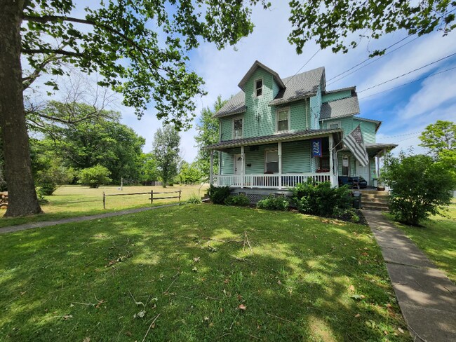 Building Photo - 248 S Hellertown Ave