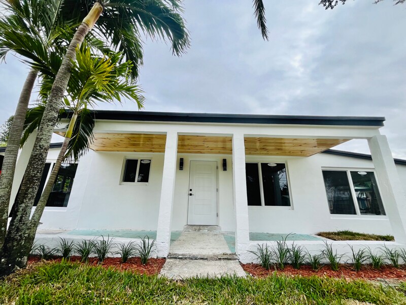 Primary Photo - 1612 E River Dr