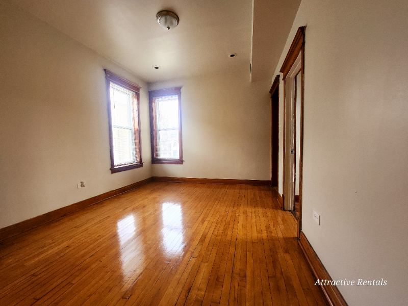 Foto principal - 1650 S St Louis Ave