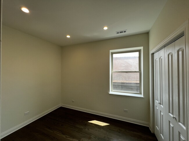 Foto del edificio - 3146 S Shields Ave