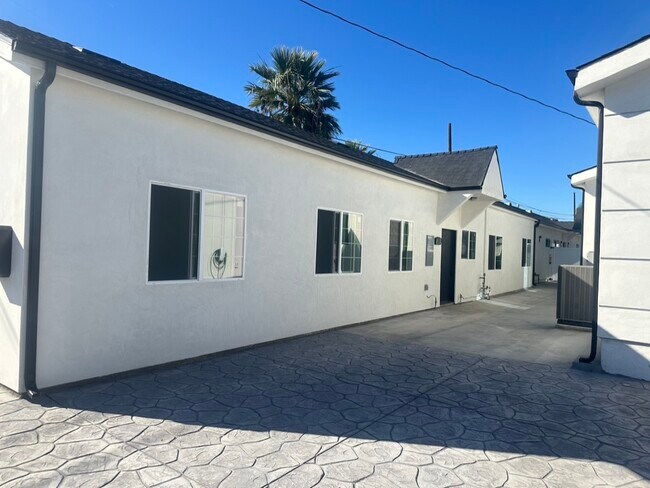 Foto del edificio - 10859 Nettleton St