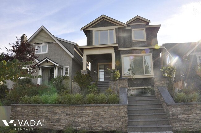 Photo du bâtiment - 420 W 19th Ave