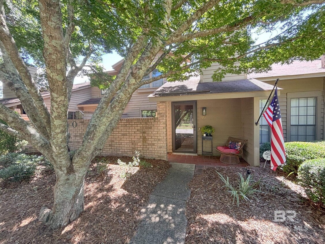 Primary Photo - 200 Parma Dr