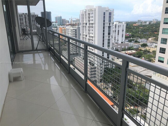 Foto del edificio - 690 SW 1st Ct