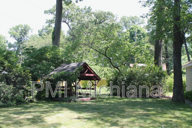 Foto del edificio - 52554 Kenilworth Rd