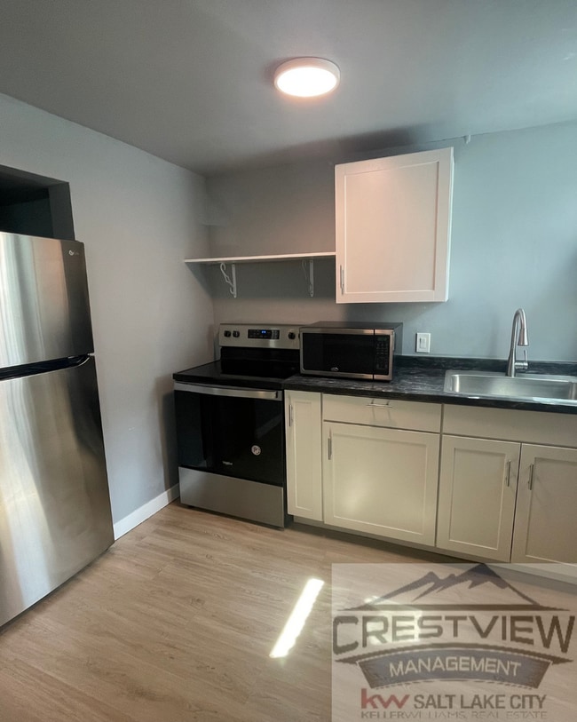 Building Photo - Deem Triplex