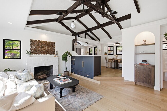 Foto del edificio - 8555 Walnut Dr