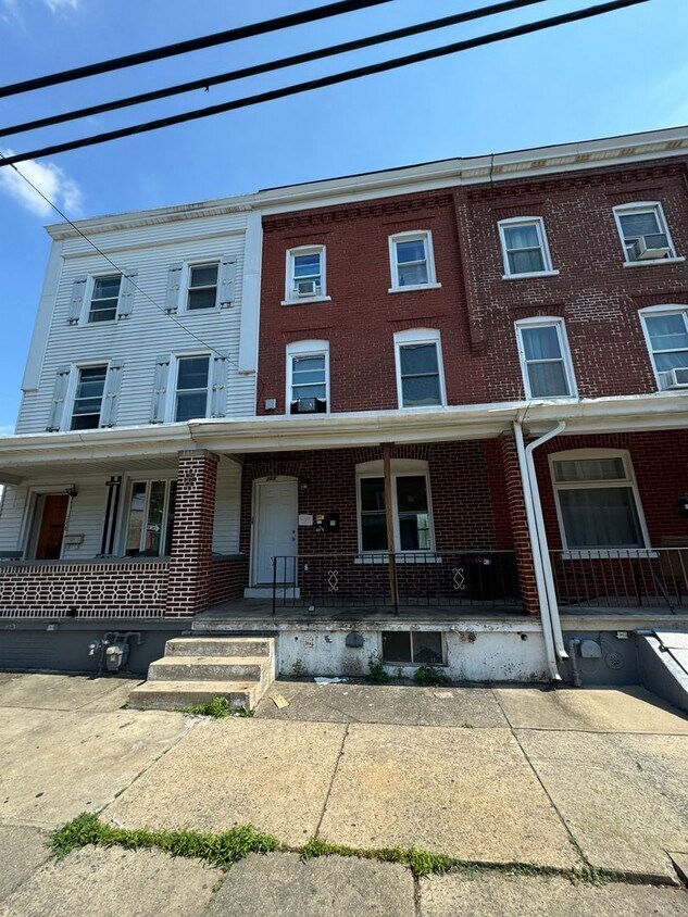 Primary Photo - 388.5 W Greenleaf Street