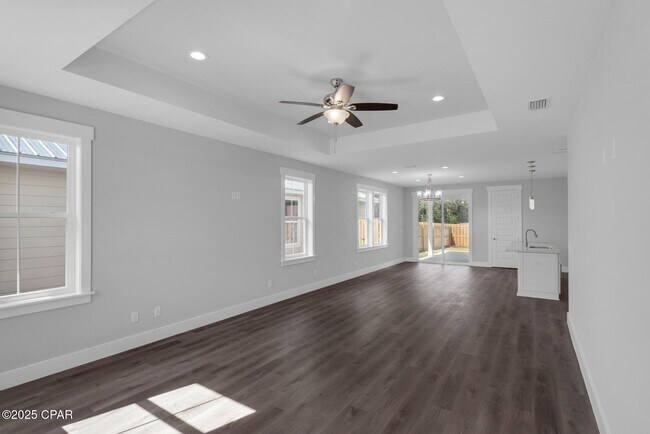 Foto del edificio - 8405 Warner Pl