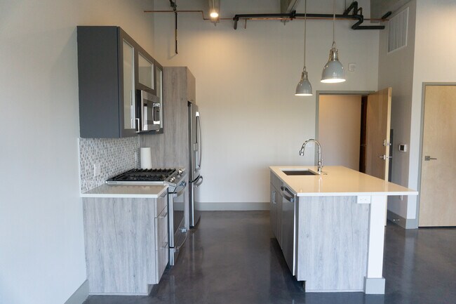 Building Photo - Modern Downtown Studio Apartment