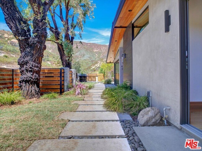 Foto del edificio - 3404 Cloudcroft Dr