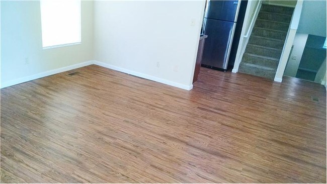 Foto del edificio - 56 Edwards Ave