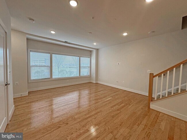 Foto del edificio - 44766 Tiverton Sq