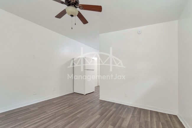 Building Photo - 1522 W 25th St