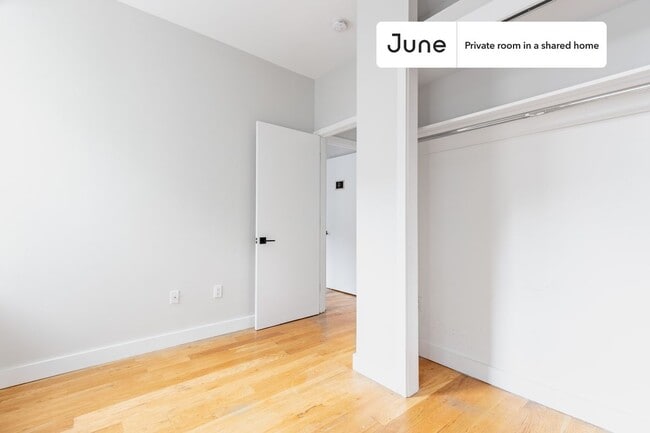 Foto del edificio - Room in Shared 5 bed/2 bath home