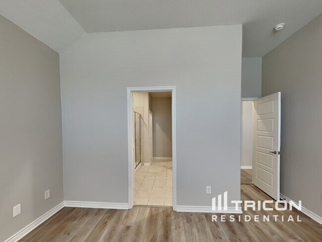 Building Photo - 714 Barbary Ln