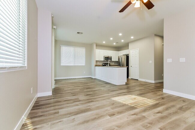 Building Photo - 342 Fringe Ruff Dr