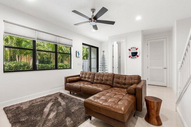 Foto del edificio - 636 Windward Cir N