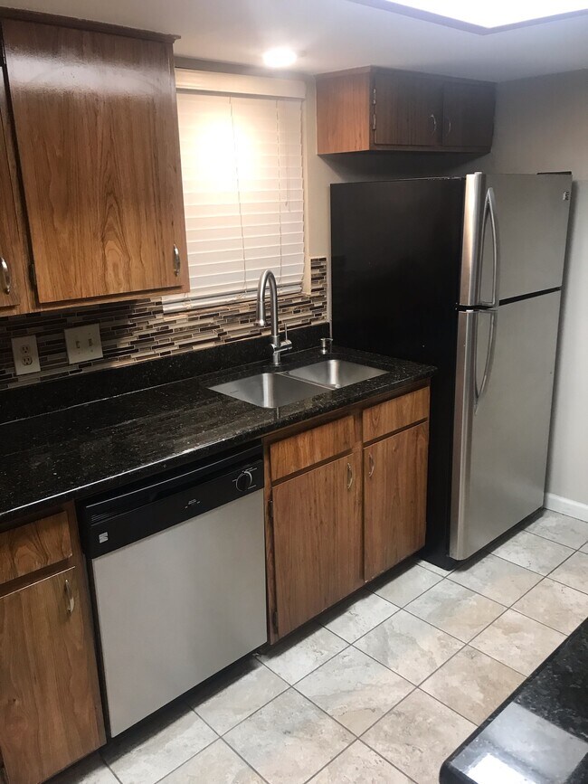 Foto del edificio - 8600 Fathom Cir