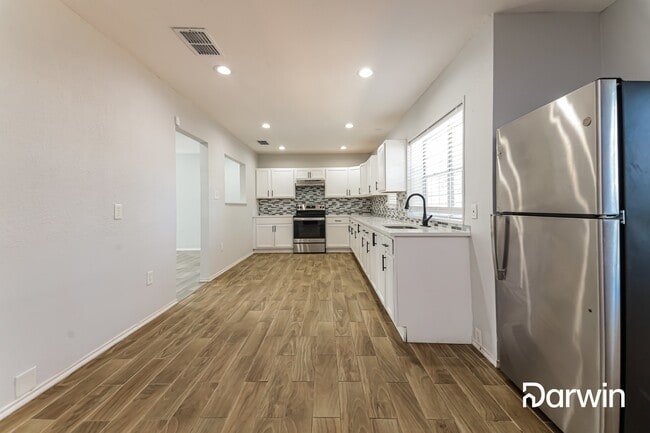 Building Photo - 2624 Coldstream Dr