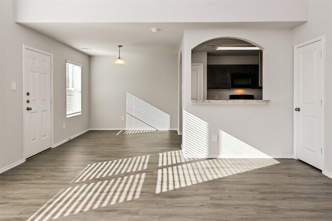 Foto del edificio - 4911 Sweet Chestnut Ln