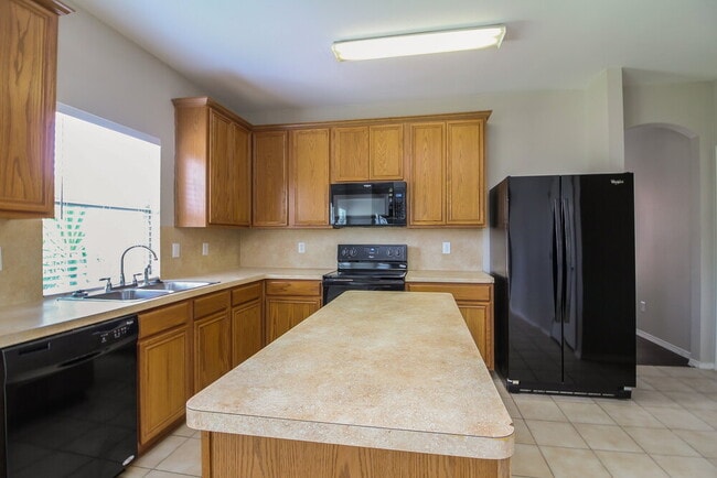 Foto del edificio - 808 Forest Grove Ln