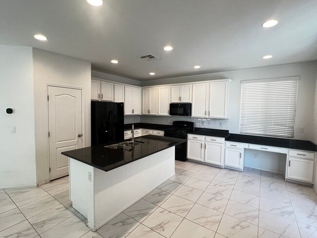 Building Photo - Gated Community - Southwest (Downstairs Bedroom / Shower)