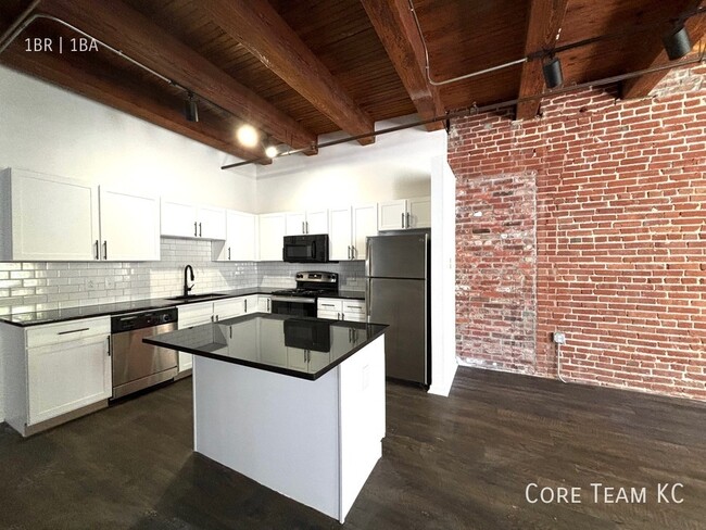 Building Photo - Beautiful 1 Bedroom Loft in River Market!