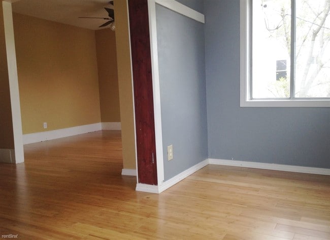 Building Photo - 127 Callender St