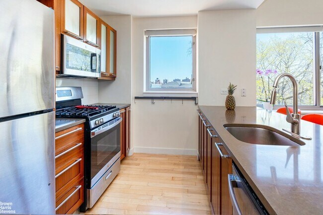 Foto del edificio - 3585 Greystone Ave