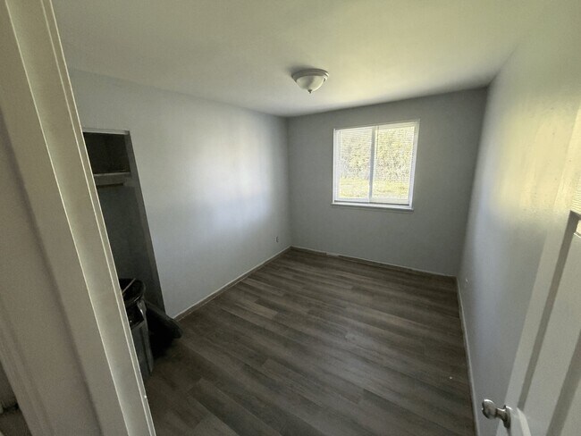 Foto del edificio - 2527 Leslie Ave