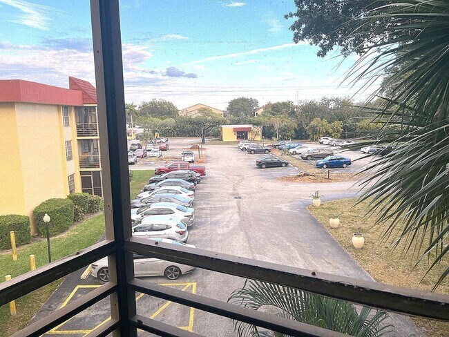Foto del edificio - 3490 Foxcroft Rd