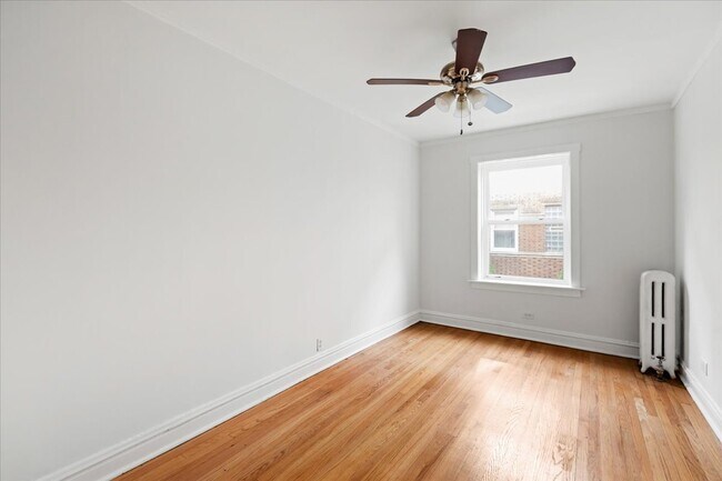 Foto del edificio - 654 W Oakdale Ave