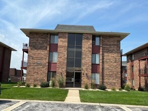 Building Photo - 15826 Terrace Dr