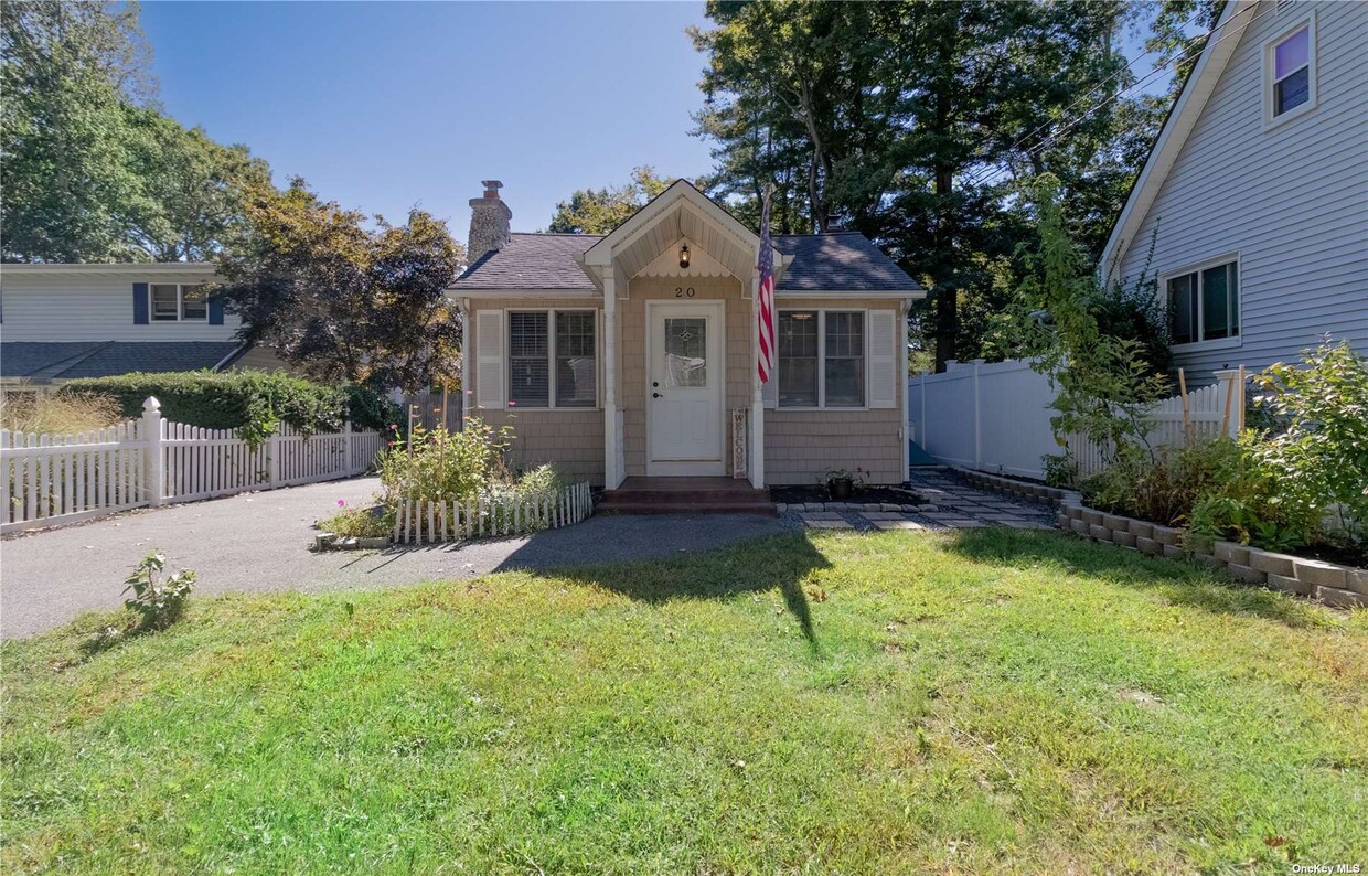 Primary Photo - 20 Oak St