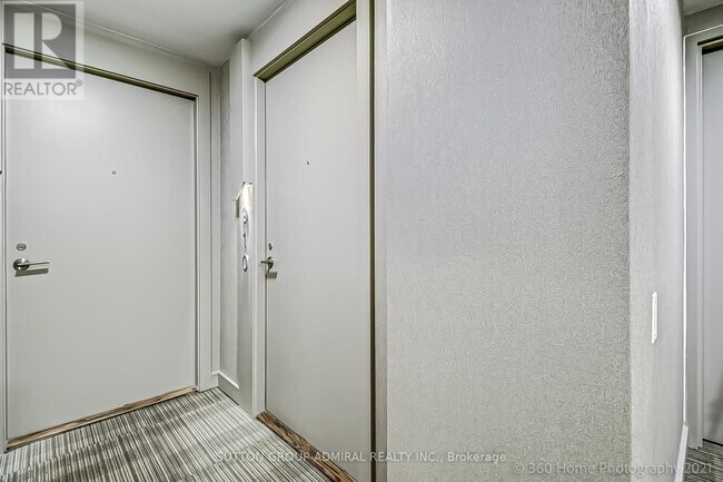 Building Photo - 6 Sonic Way