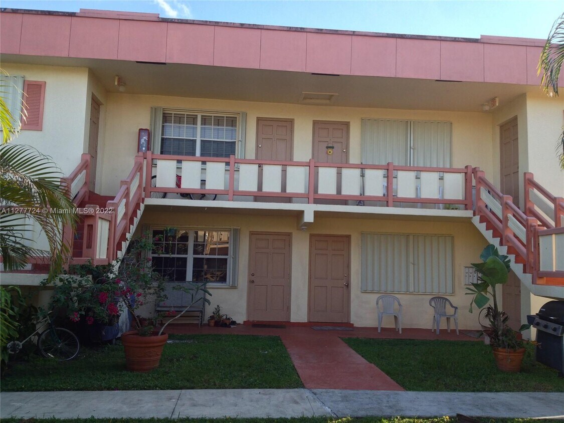 5270 SW 90th Way Unit 03, Cooper City, FL 33328 Room for Rent in