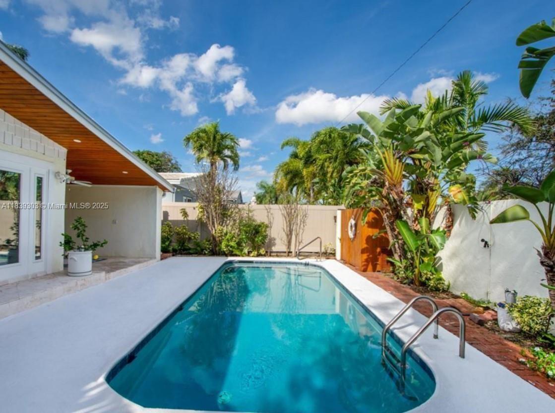Foto principal - 1225 NE 16th Terrace