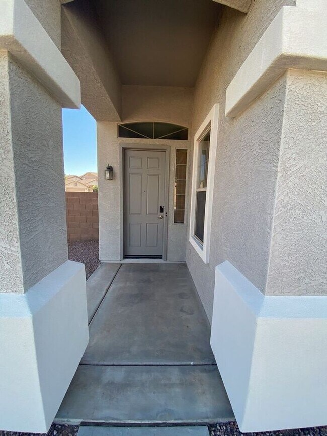 Foto del edificio - 3 Bed, 2 Bath Near Loop 202 in Laveen!