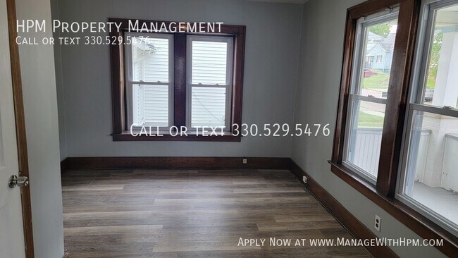 Foto del edificio - Spacious 3 bedroom 1 and a half bath house...