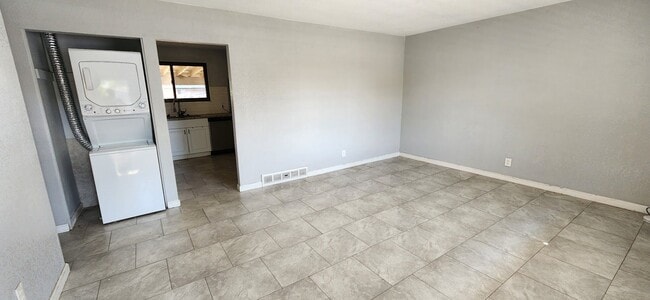 Foto del edificio - Long Realty & Property Management - Dual K...
