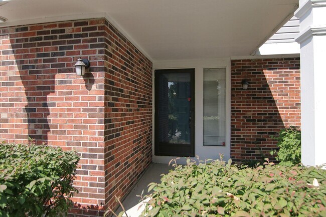 Foto del edificio - Coming Soon! - Bright 3-Bed Colonial in Desirable Indianapolis Neighborhood