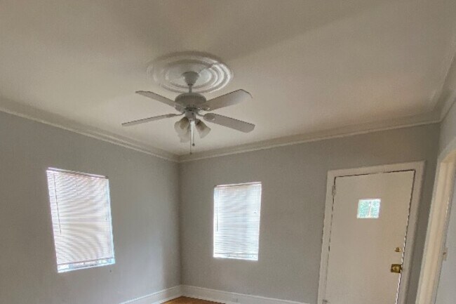 Foto del edificio - 834 Barnett St NE