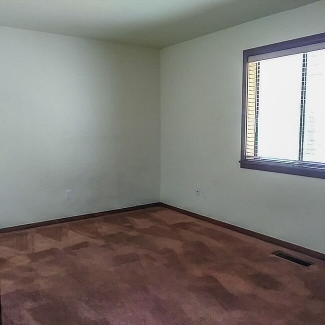 Building Photo - Charming 3-bedroom Lodge-Style Townhouse