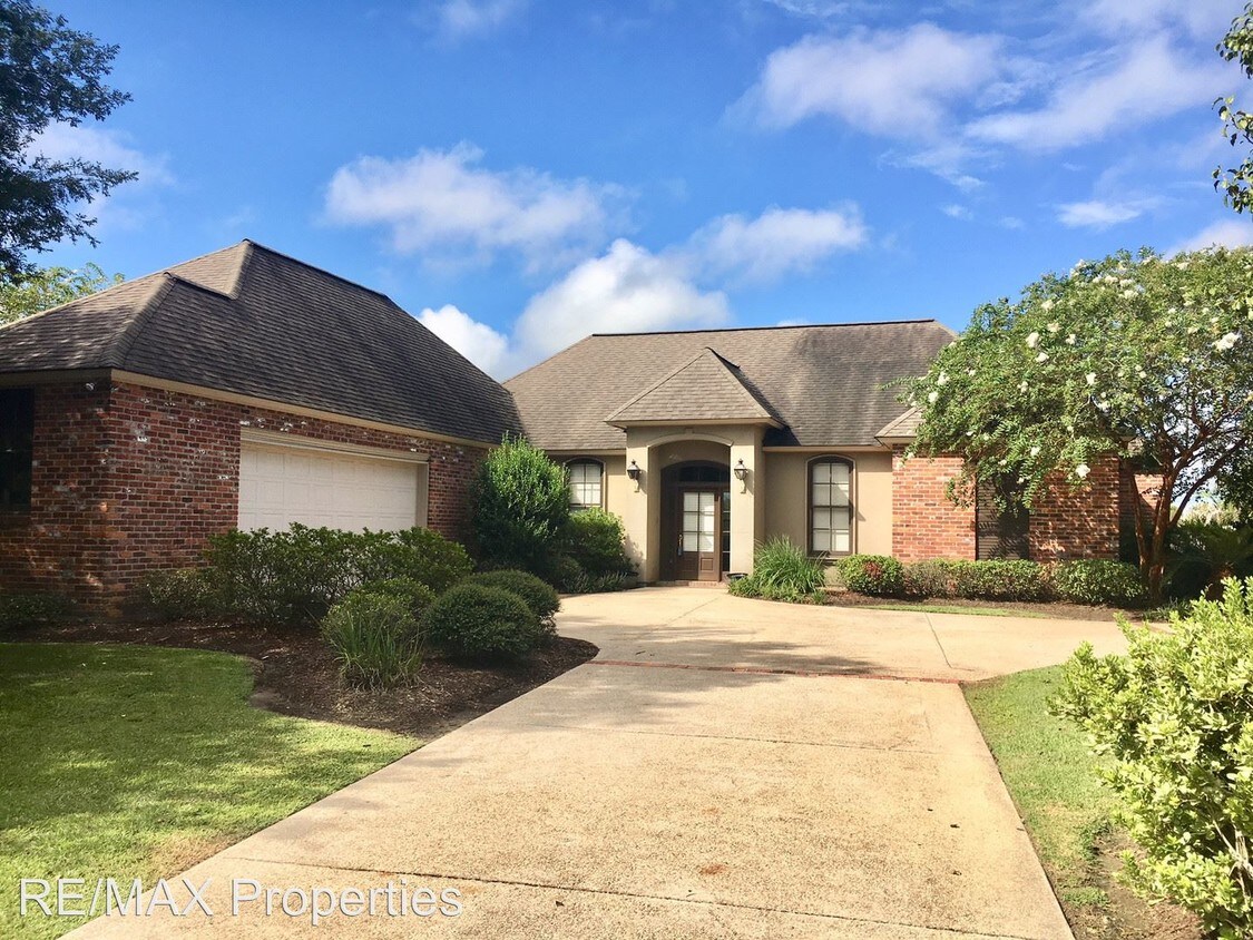 4 br, 3 bath House 6347 Beau Douglas Ave House Rental in Gonzales