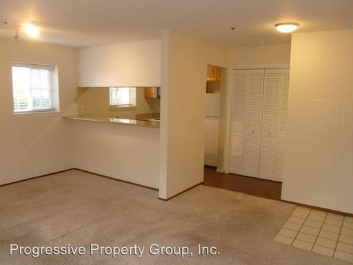 Building Photo - 1004 San Antonio Cir