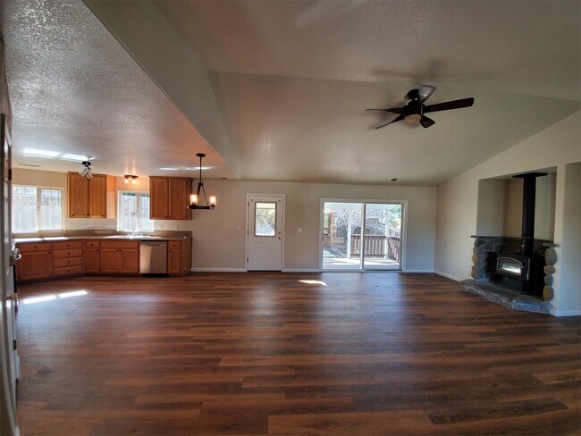 Foto del edificio - 13011 Sylva Ln