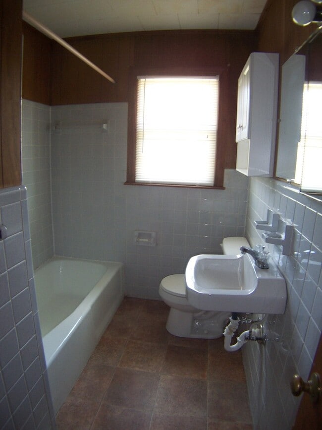 Building Photo - 2605 Guyer St